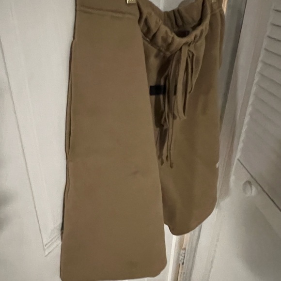 Essential shorts - Picture 3 of 4